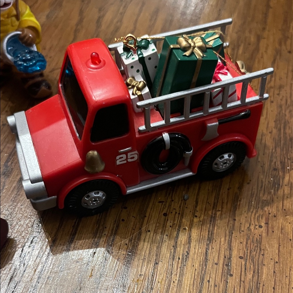 Collection‎ of Firefighter themed ornaments - Picture 2 of 9